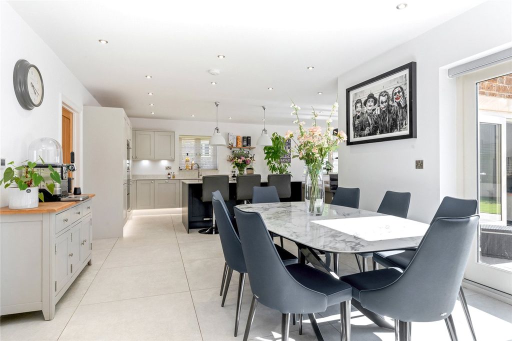 Property photo 2 of 20 Dining Area