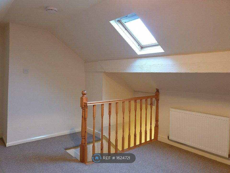 Property photo 2 of 6 Bedroom