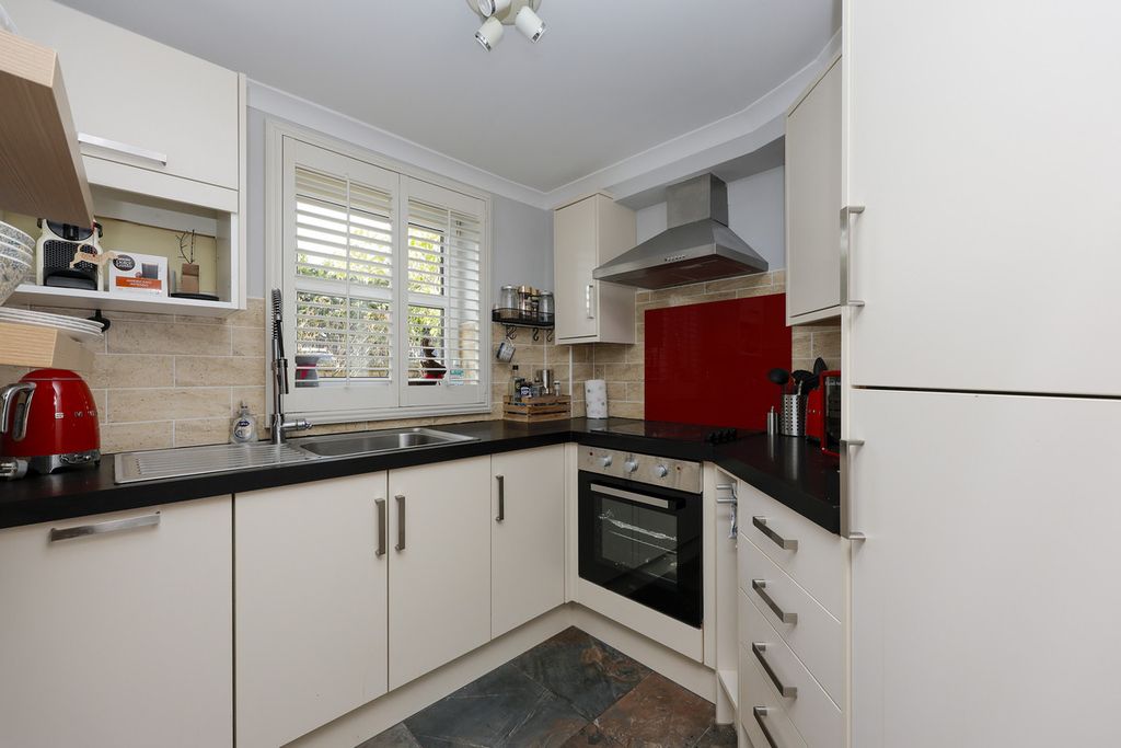 Property photo 3 of 27