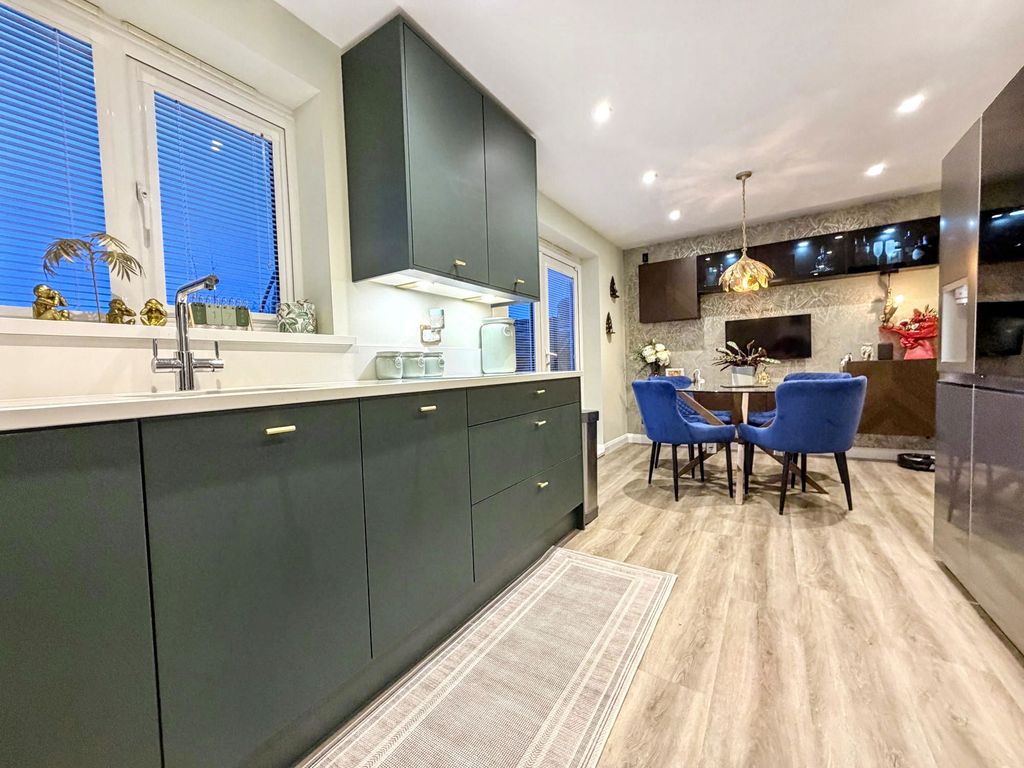 Property photo 2 of 30