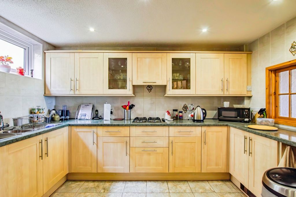 Property photo 2 of 17 Photo