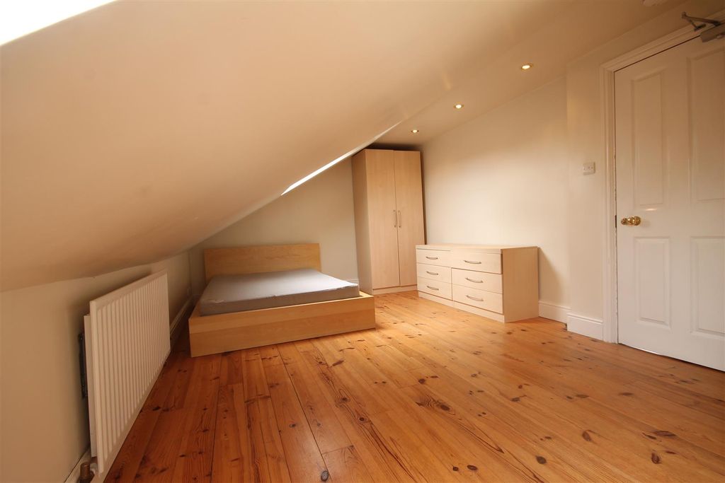 Property photo 3 of 9 787.Jpg