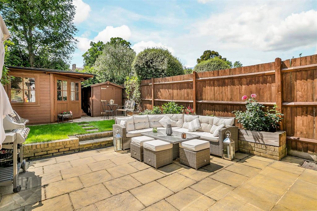 Property photo 2 of 10 Garden