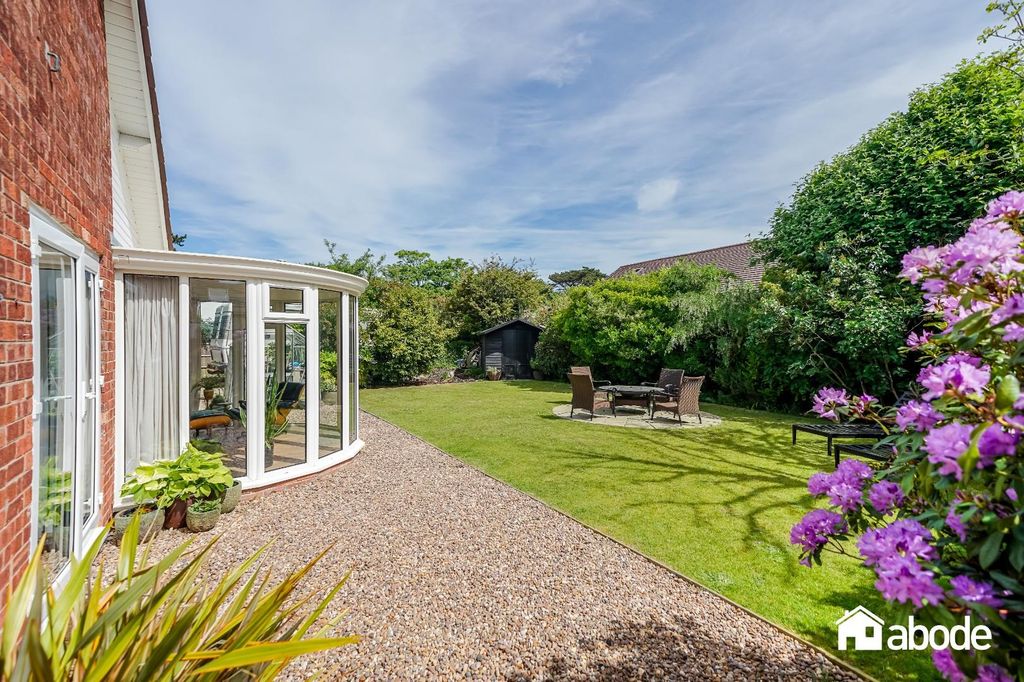 Property photo 2 of 34