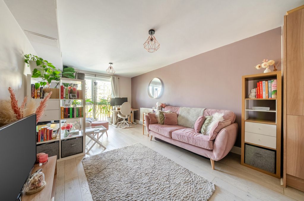 Property photo 2 of 13 1437342-17-69d522...