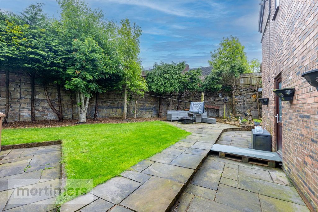 Property photo 3 of 17 Garden