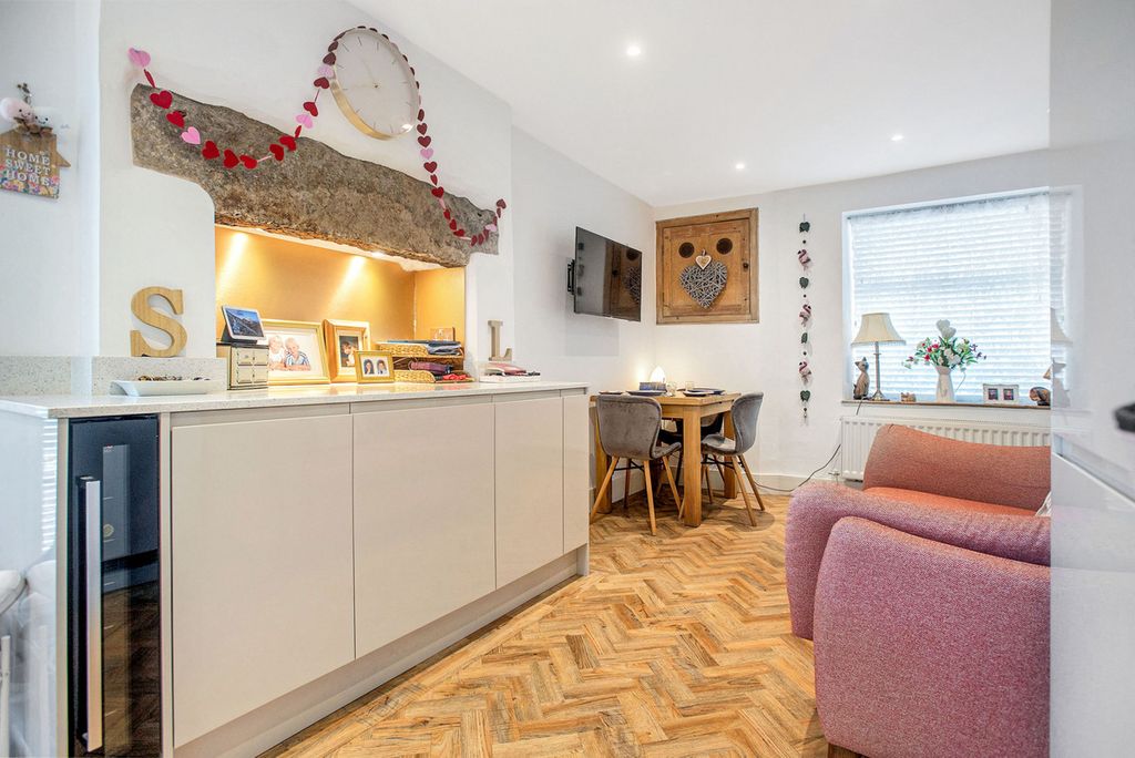 Property photo 2 of 29