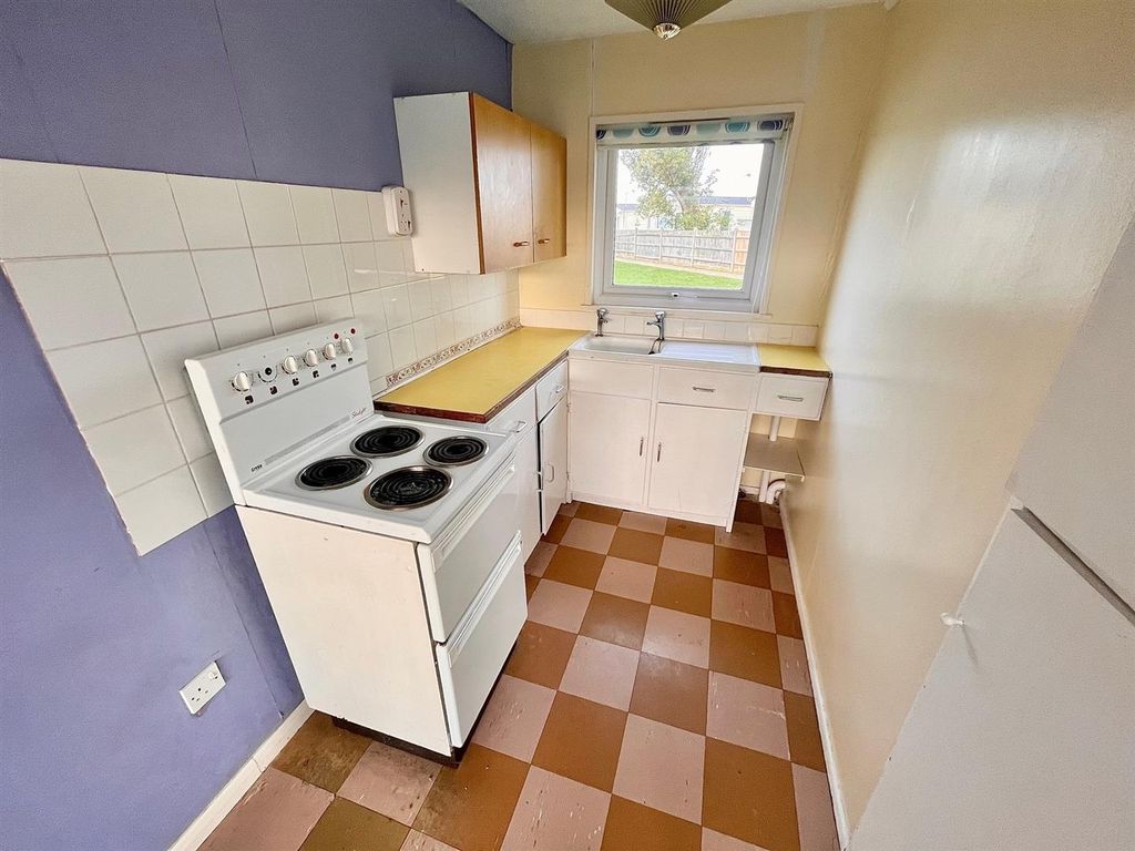 Property photo 3 of 6 Kitchenette