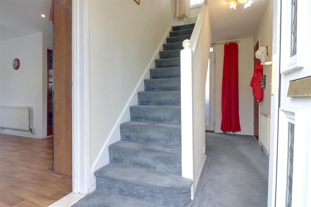 Property photo 2 of 14 Hallway