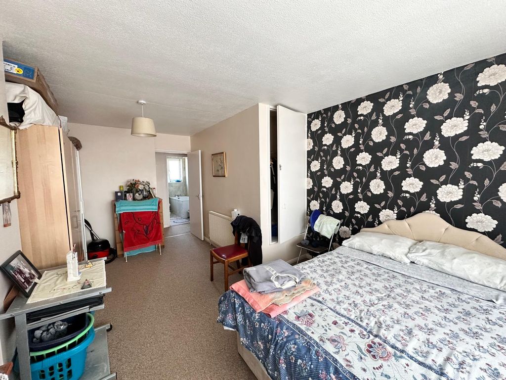 Property photo 3 of 9 Gallery