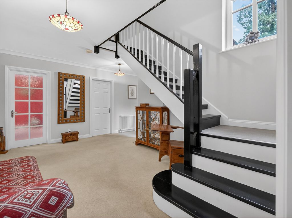 Property photo 3 of 35