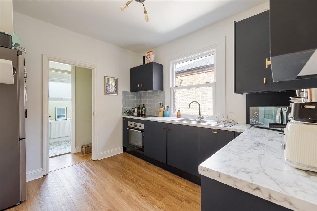 Property photo 3 of 13 Cornwallis Road, E17