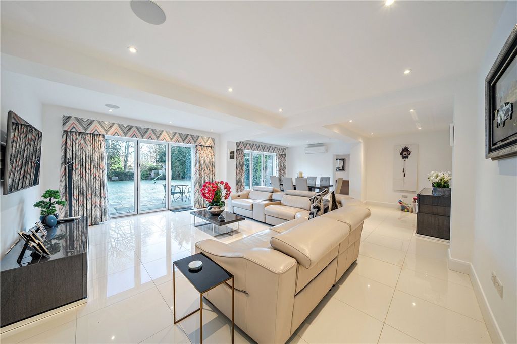 Property photo 2 of 28 Picture No. 33