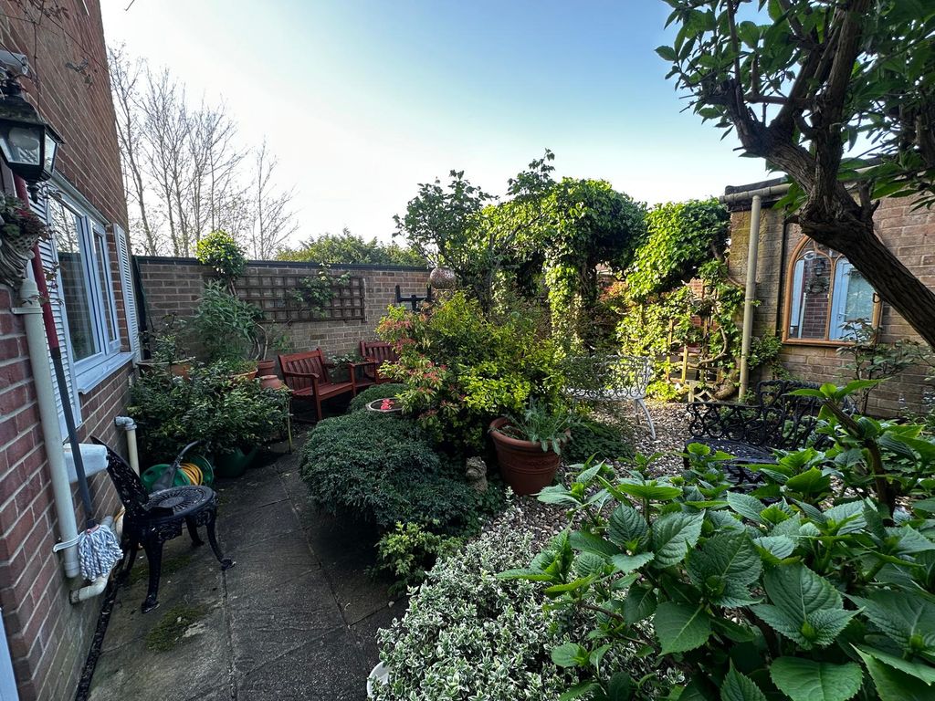 Property photo 2 of 14 Rear Garden (2)