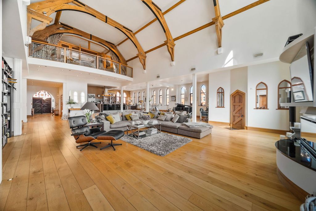 Property photo 3 of 42