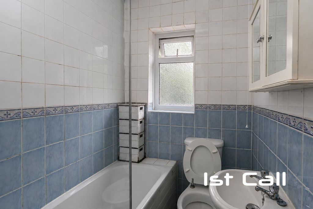 Property photo 2 of 8 Bathroom/WC