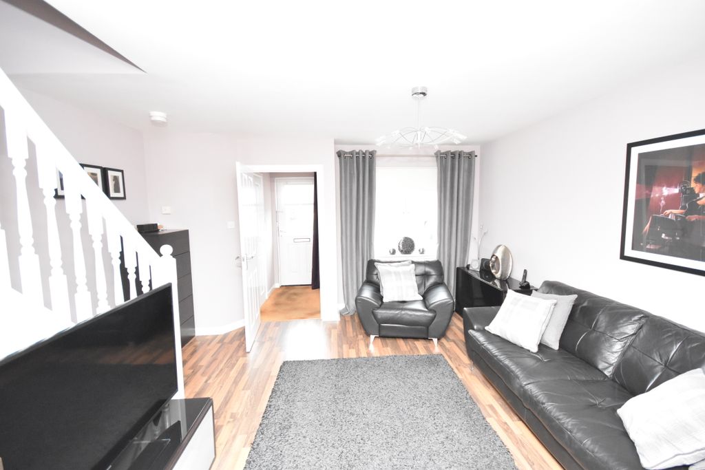 Property photo 3 of 27