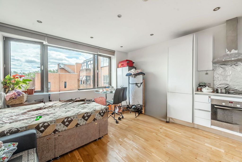 Property photo 1 of 5