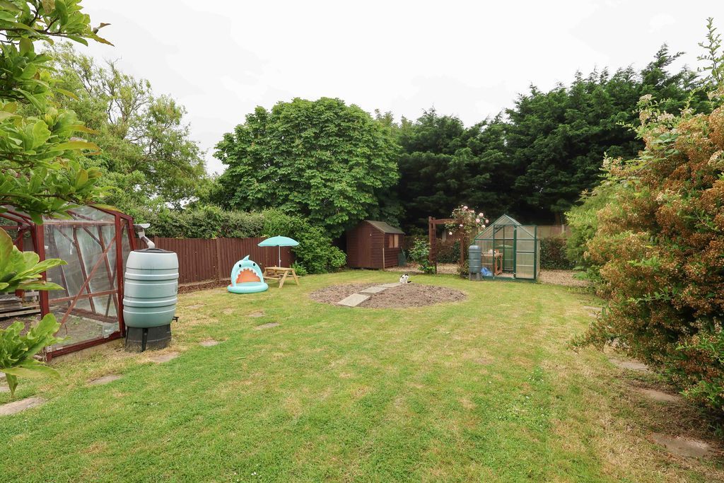 Property photo 3 of 21 Garden