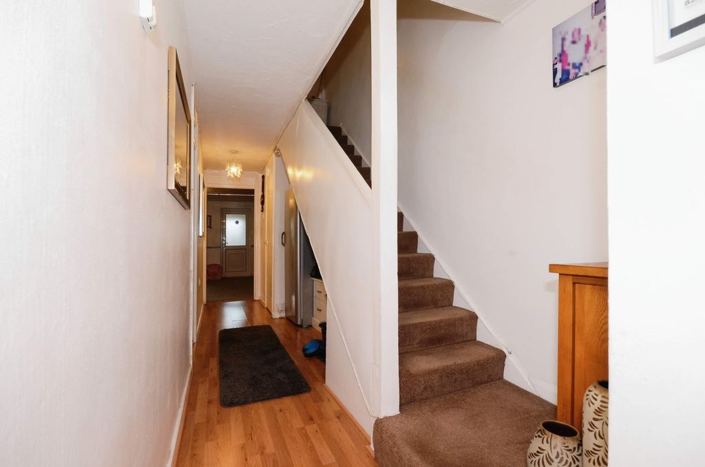 Property photo 2 of 13 Hallway