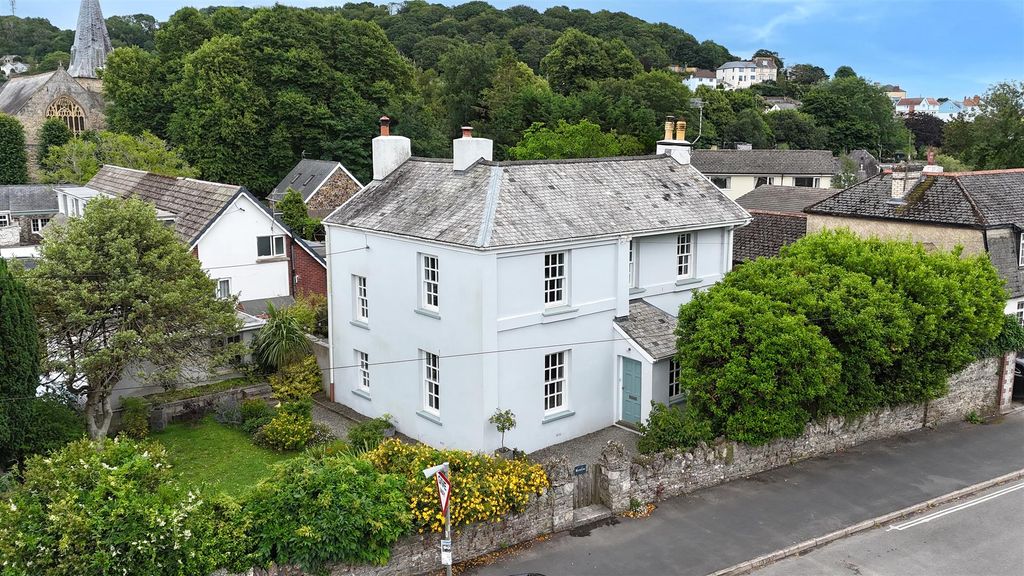 Property photo 1 of 32 Front.Jpg