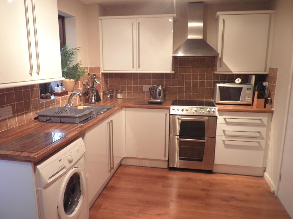 Property photo 1 of 5 Kitchen