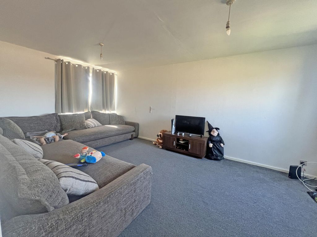 Property photo 2 of 12 Living Room