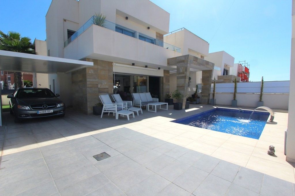 Property photo 2 of 37