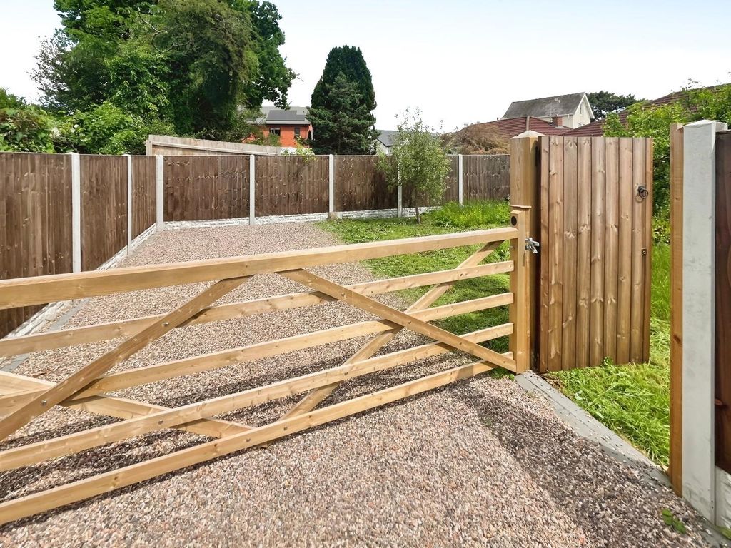 Property photo 2 of 15 Cb12Dd66-Ytb13.Jpg