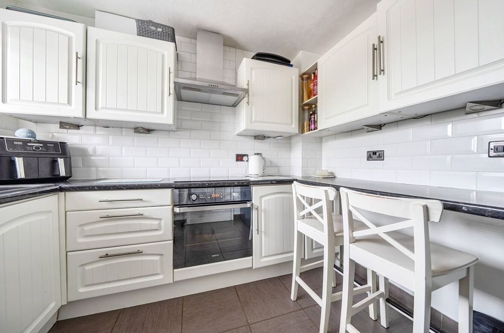 Property photo 3 of 21 Kitchen/Breakfast Rm