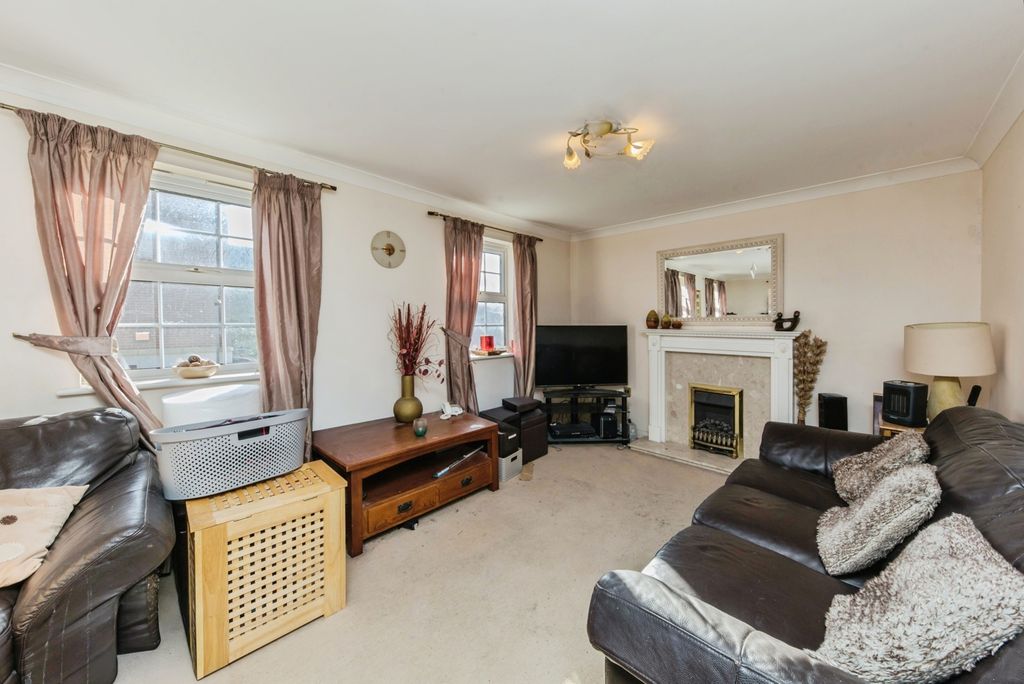 Property photo 3 of 17 Photo