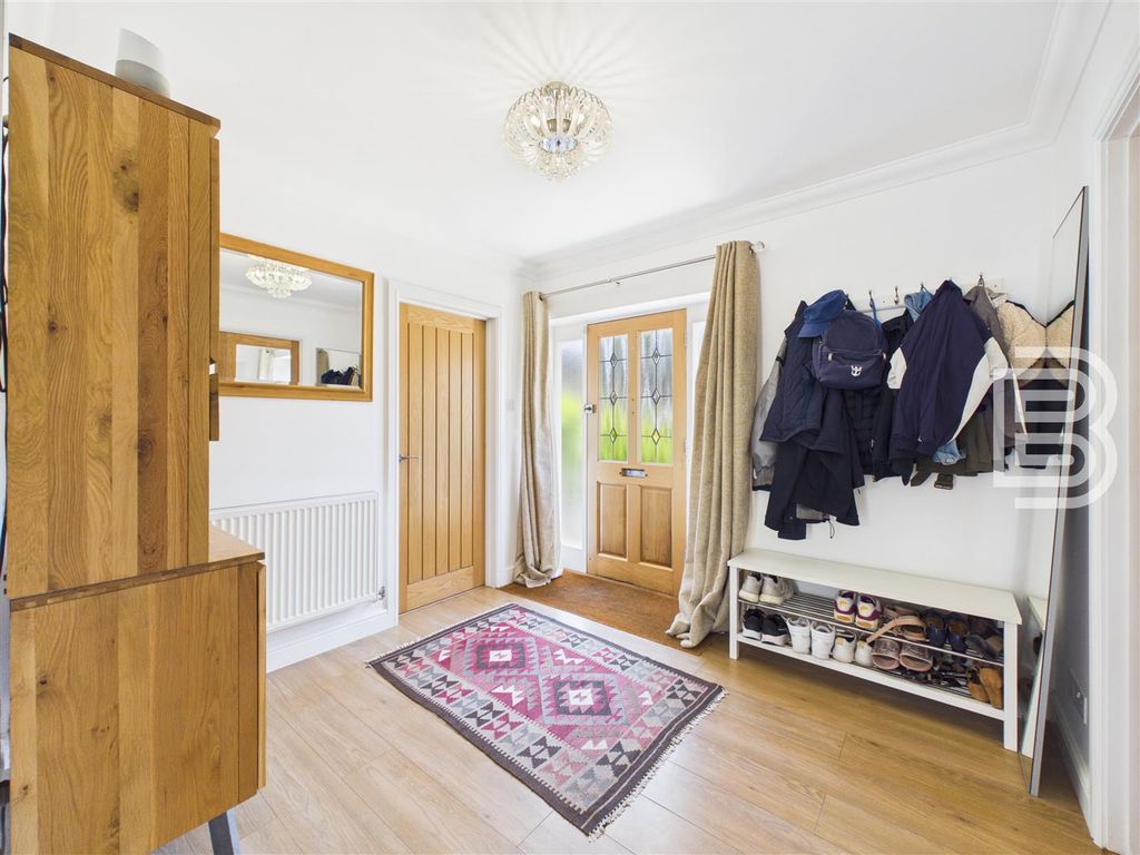 Property photo 3 of 20 Entrance Hall (2).Jpg