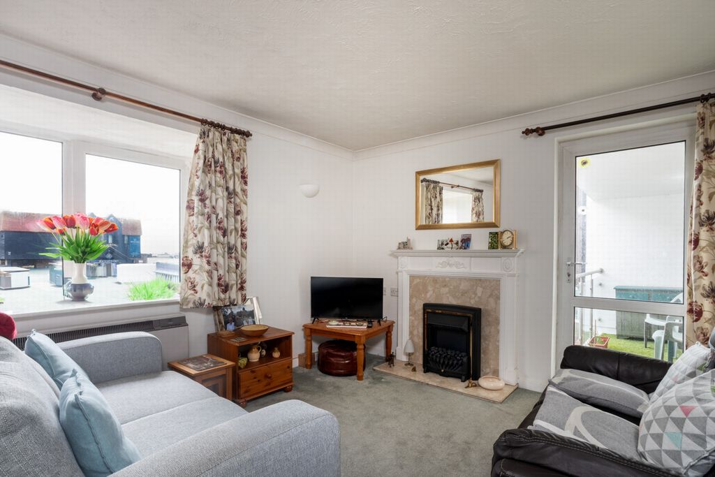 Property photo 3 of 15 Sitting/Dining Room