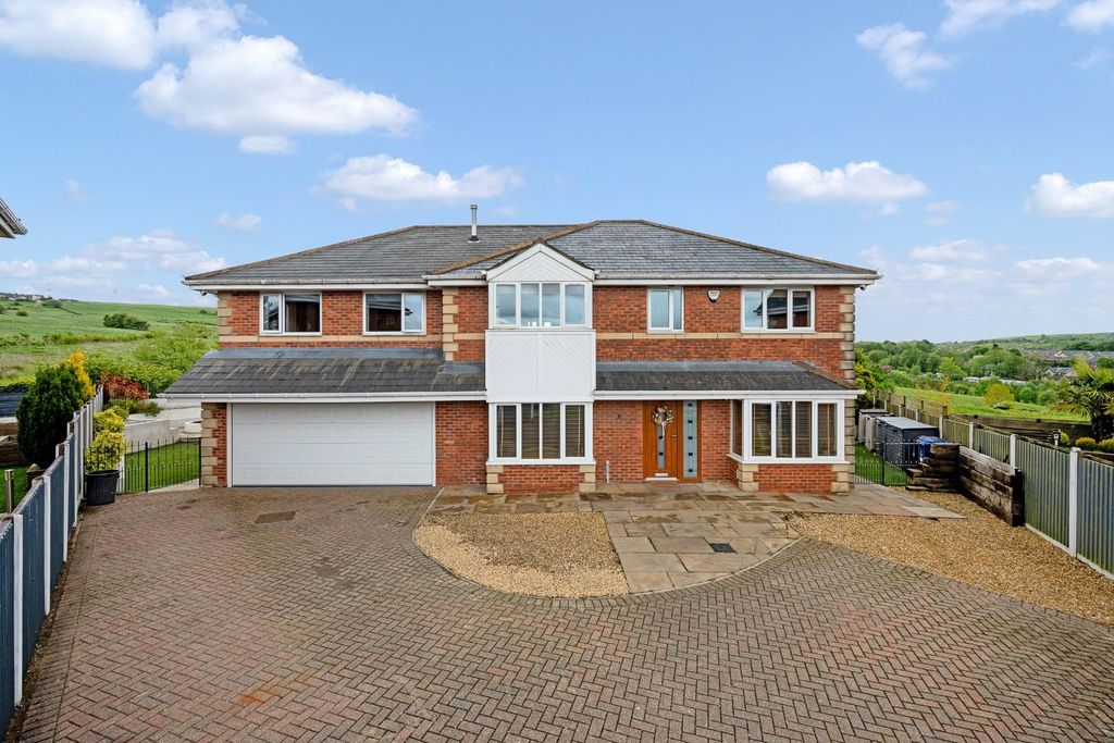 Property photo 1 of 38 3 Moorlands Court External-13.Jpg