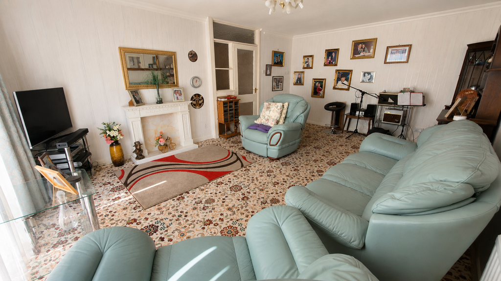 Property photo 2 of 10 Lounge