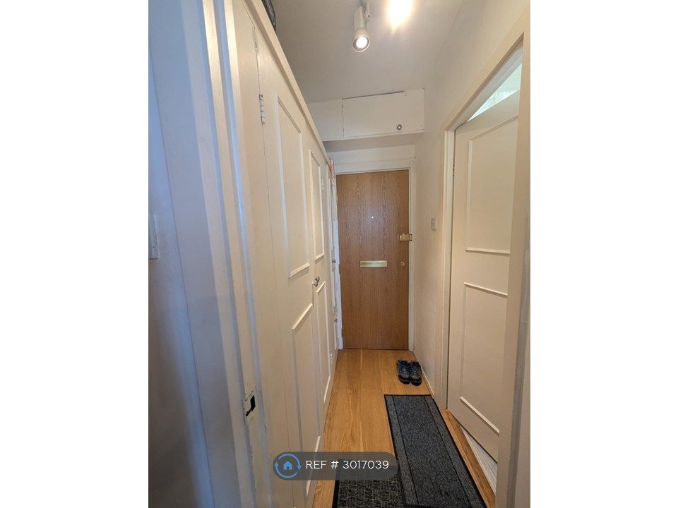 Property photo 3 of 9 Hallway