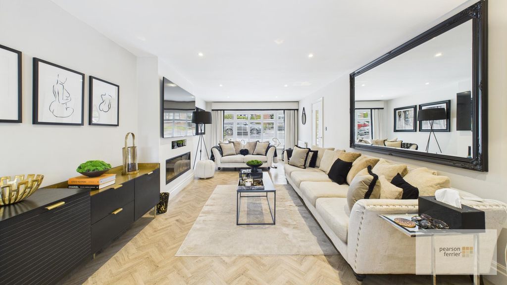 Property photo 3 of 36 Living Room