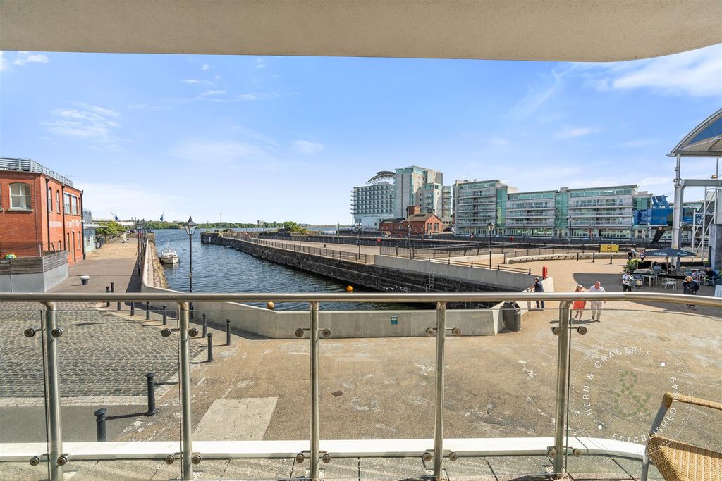 Property photo 3 of 49 Harbour Point, Hern Crabtree (26).Jpg