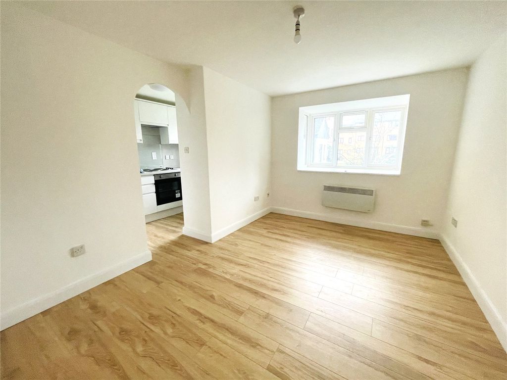 Property photo 3 of 6 Picture No. 19