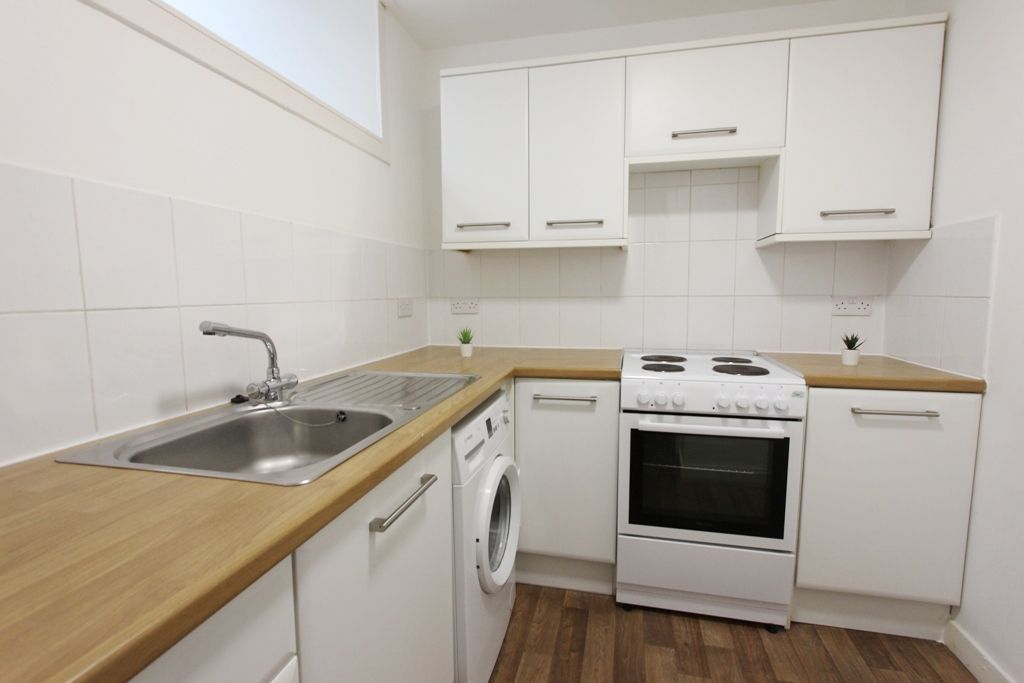 Property photo 2 of 9 Kitchen