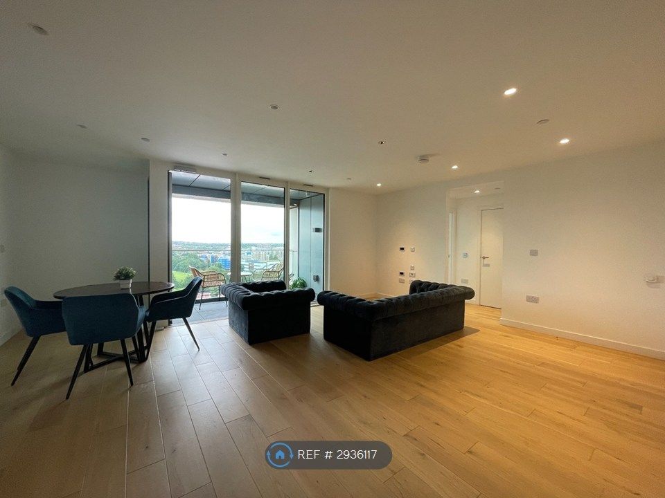 Property photo 2 of 29 Living Room / Dining Area