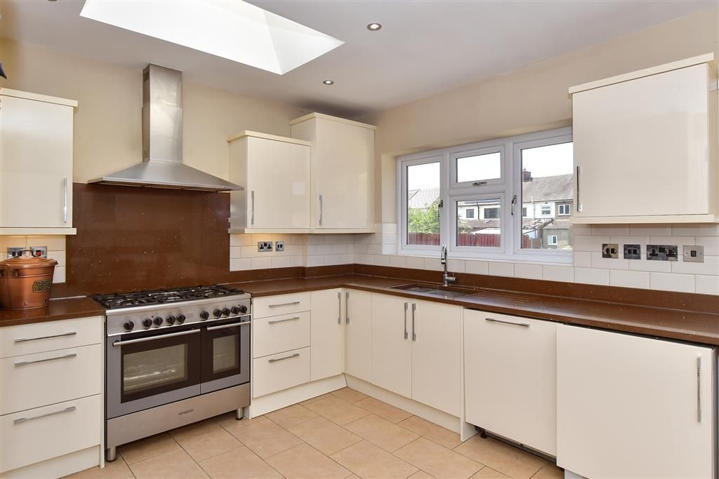 Property photo 3 of 16 Kitchen/Breakfast Room