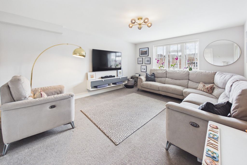 Property photo 2 of 22