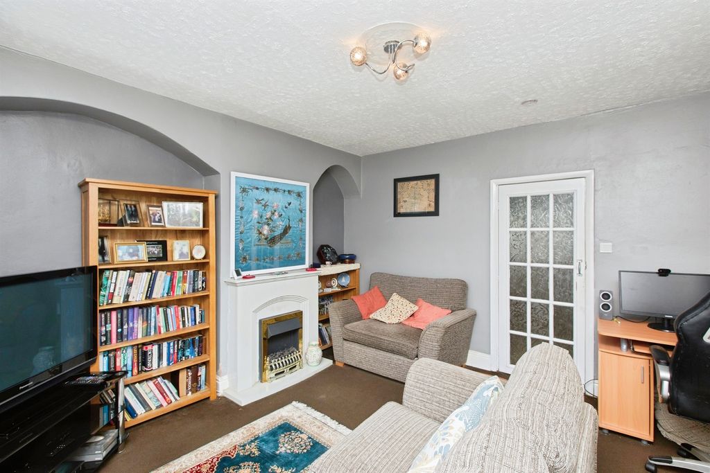 Property photo 2 of 14