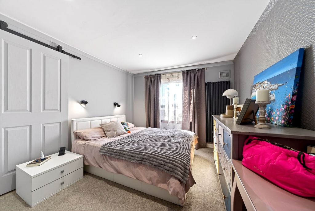 Property photo 2 of 48 Prinicipal Bedroom