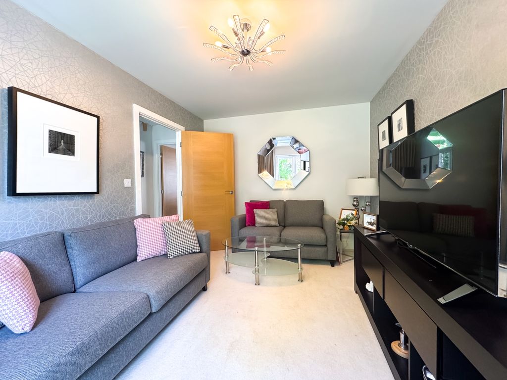 Property photo 2 of 28 Park Wynd Ewemove Middlesbrough-1