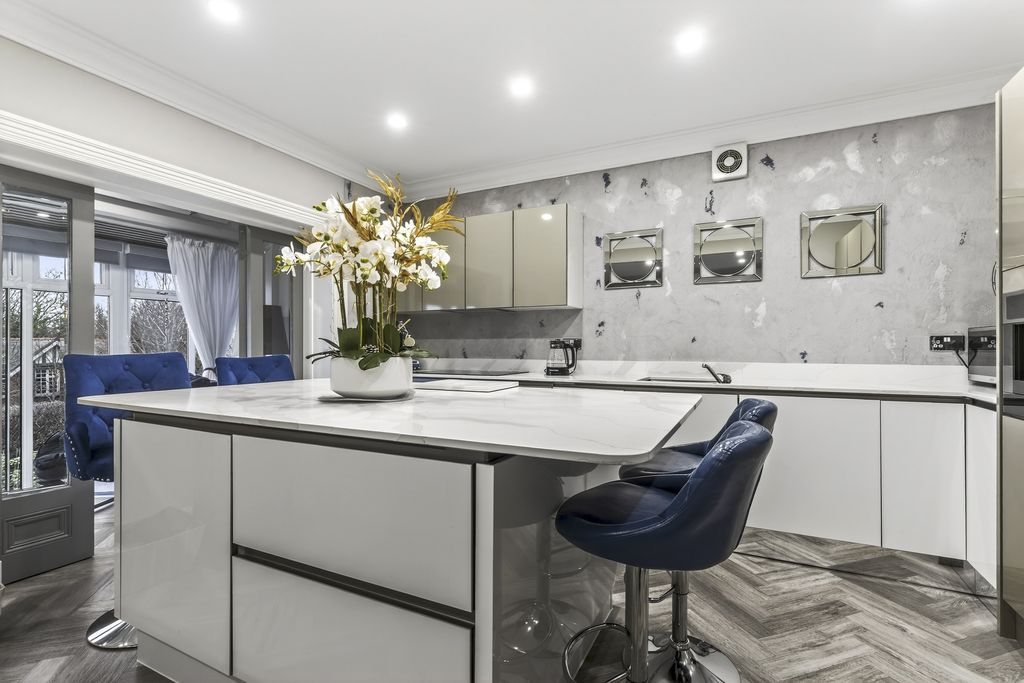 Property photo 3 of 23