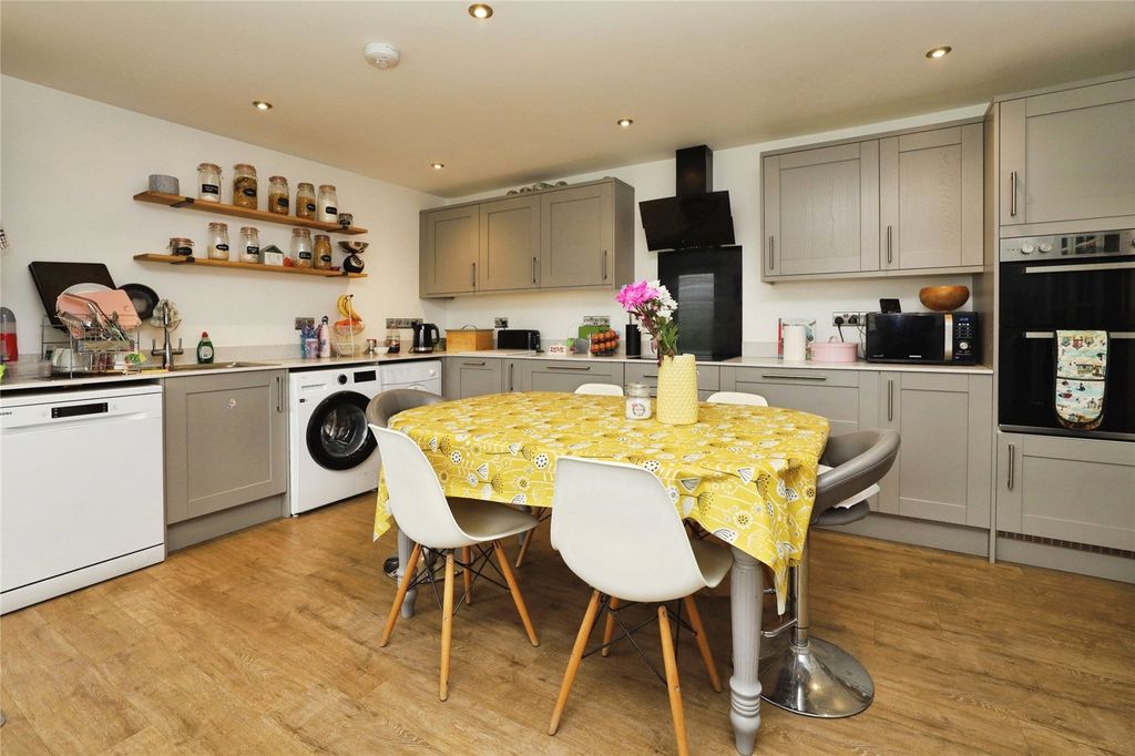 Property photo 2 of 18 Picture No. 66