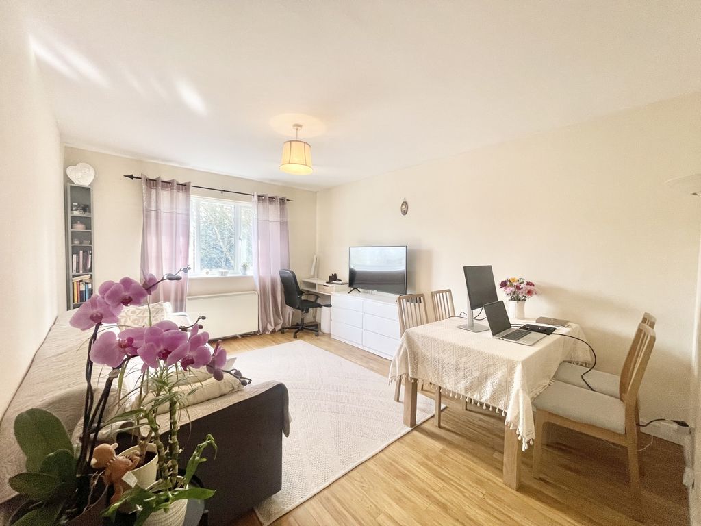 Property photo 2 of 7 Photo 3