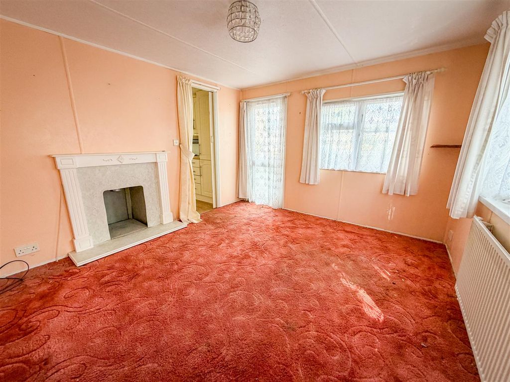Property photo 2 of 12 Lounge